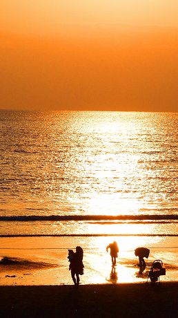 湘南海岸からの夕陽 iPhone8/Android待受け、縦横比19×6