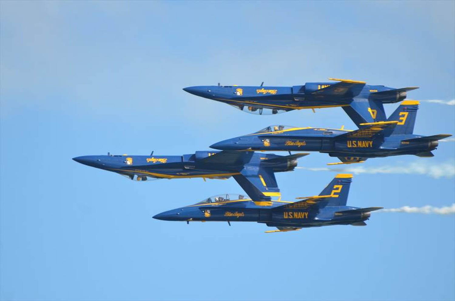 飛行機と戦闘機のポストカードとポスター用の写真です|著作権フリー