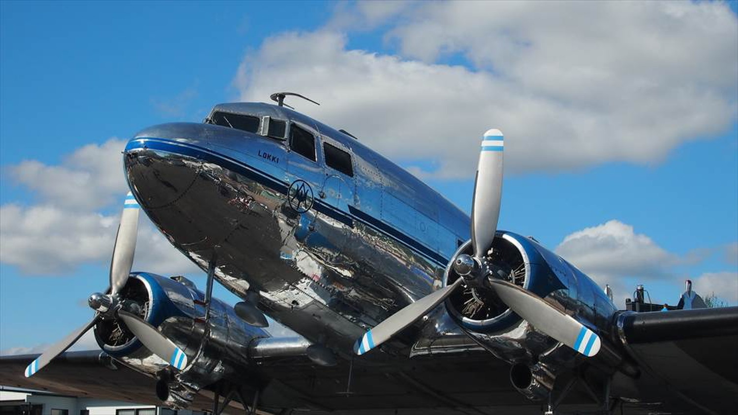 飛行機と戦闘機のポストカードとポスター用の写真です|著作権フリー