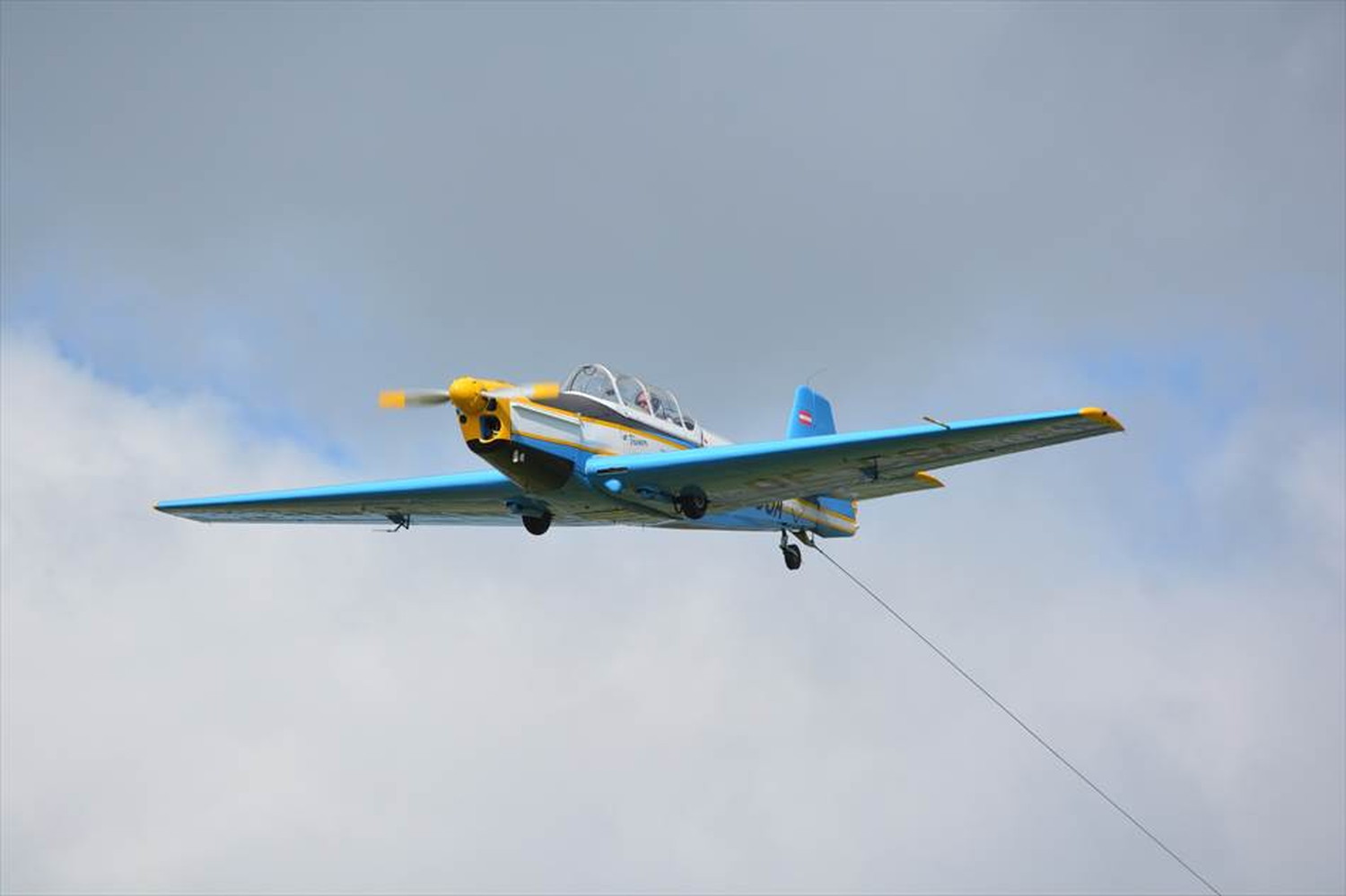 飛行機と戦闘機のポストカードとポスター用の写真です|著作権フリー