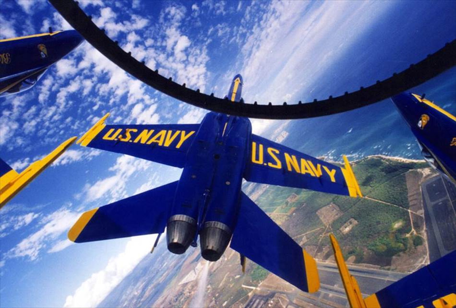 飛行機と戦闘機のポストカードとポスター用の写真です|著作権フリー