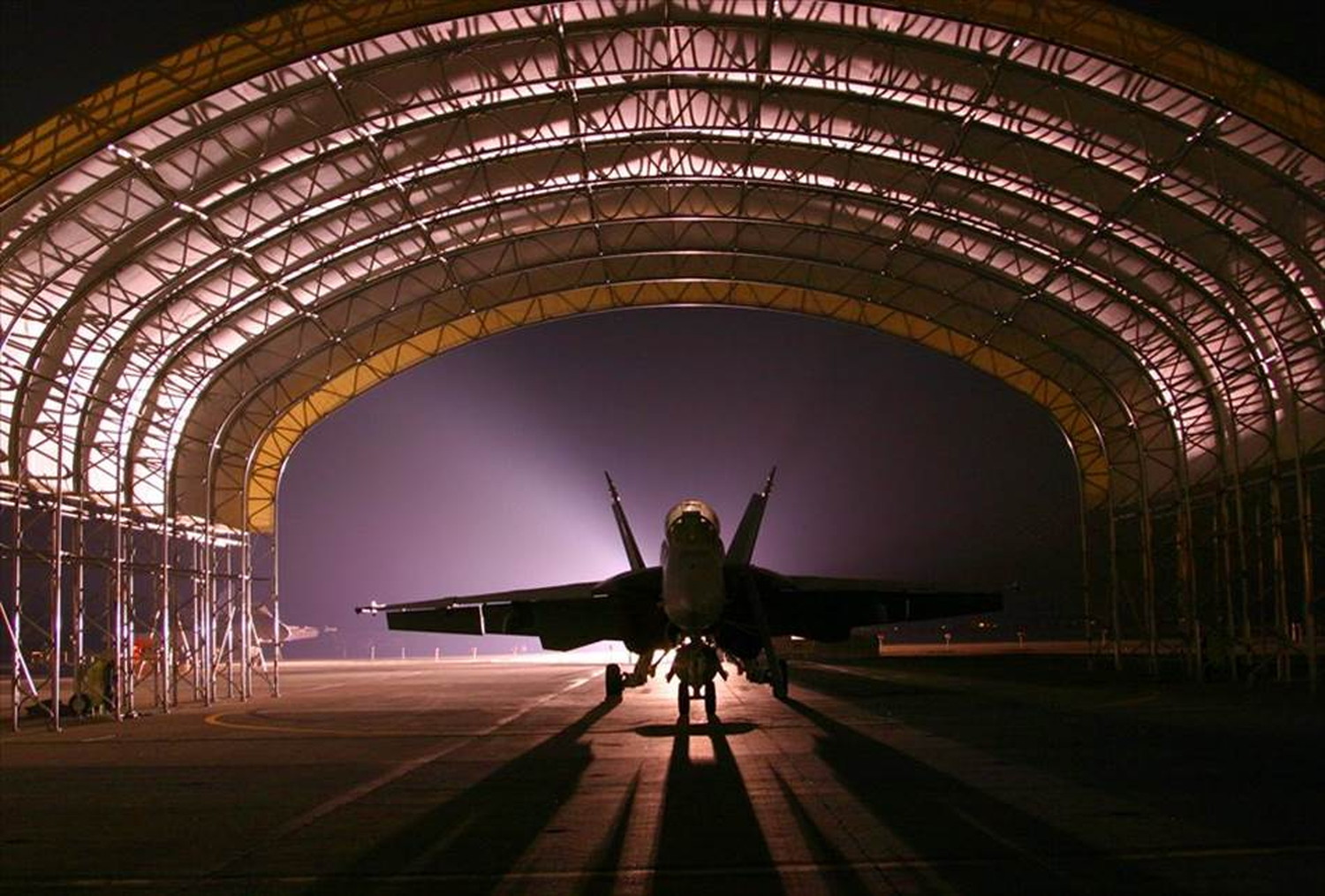 飛行機と戦闘機のポストカードとポスター用の写真です|著作権フリー