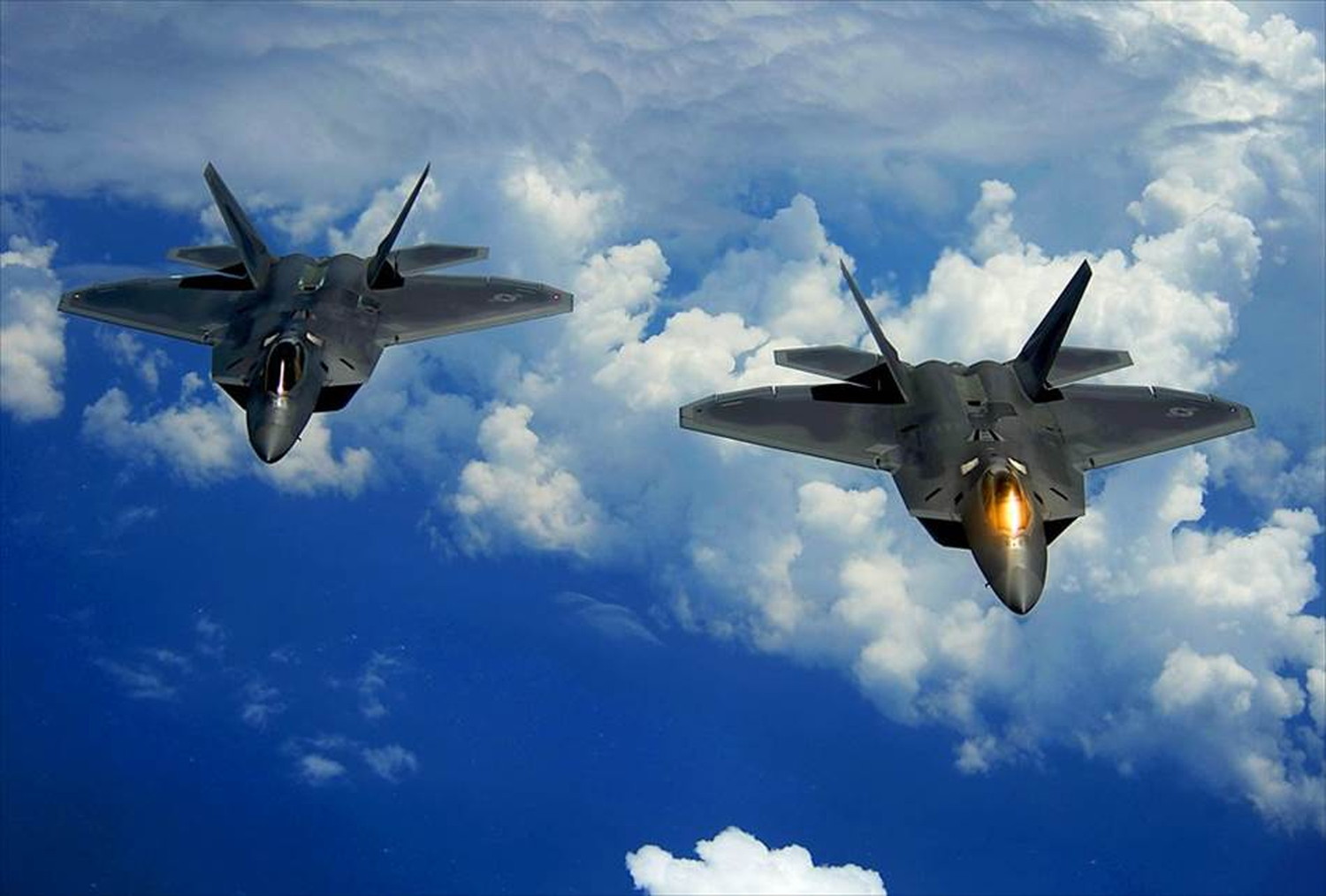 飛行機と戦闘機のポストカードとポスター用の写真です|著作権フリー