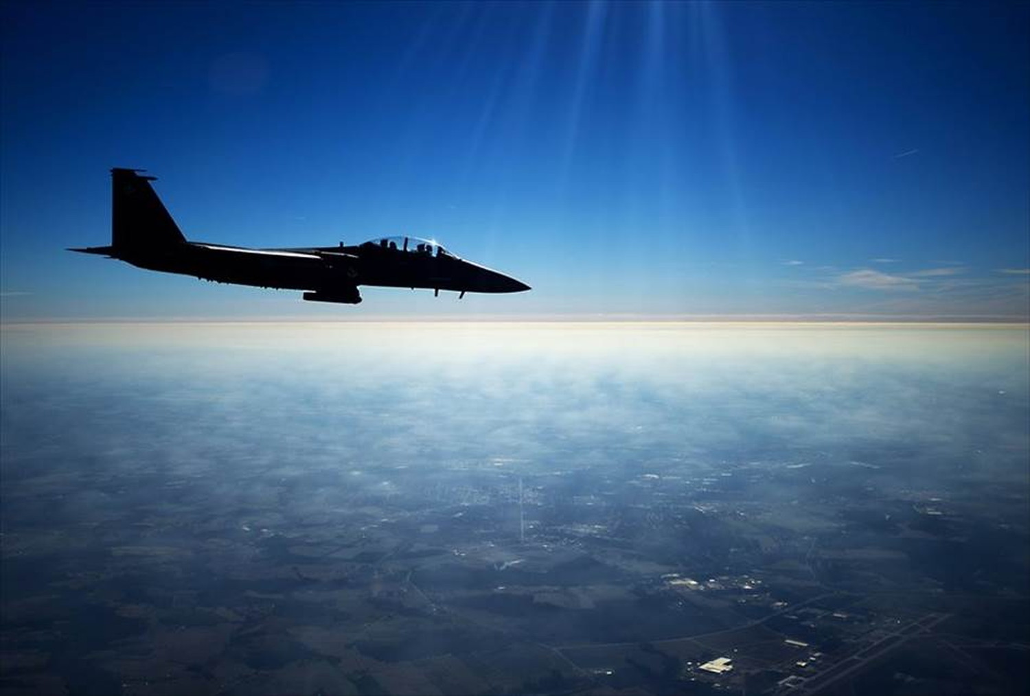 飛行機と戦闘機のポストカードとポスター用の写真です|著作権フリー