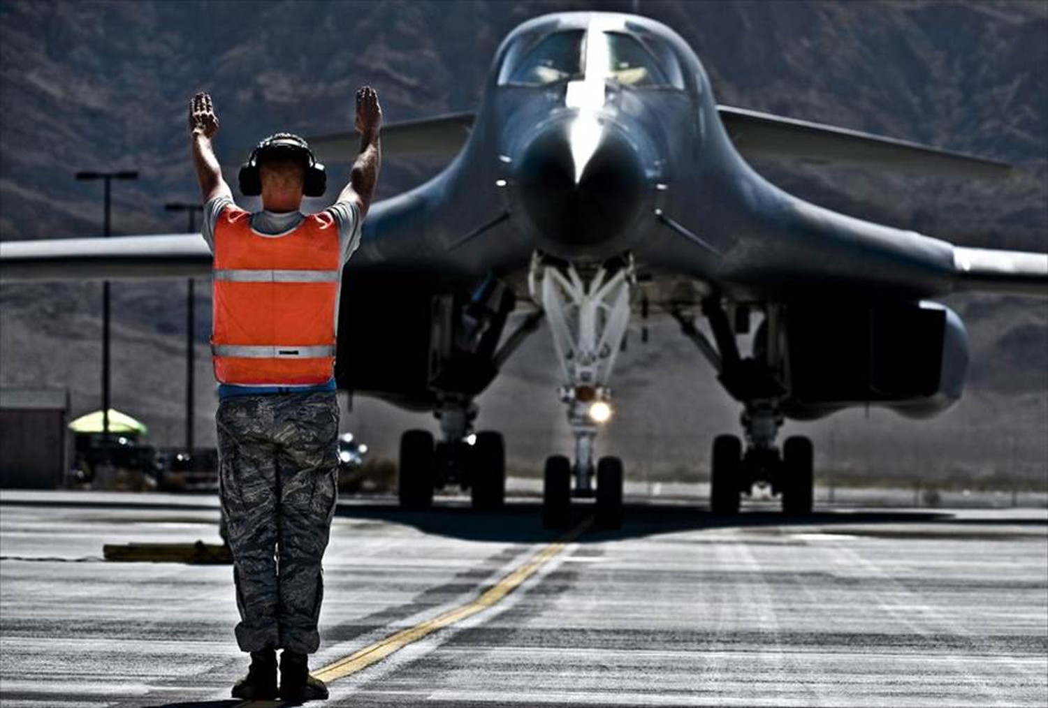 飛行機と戦闘機のポストカードとポスター用の写真です|著作権フリー