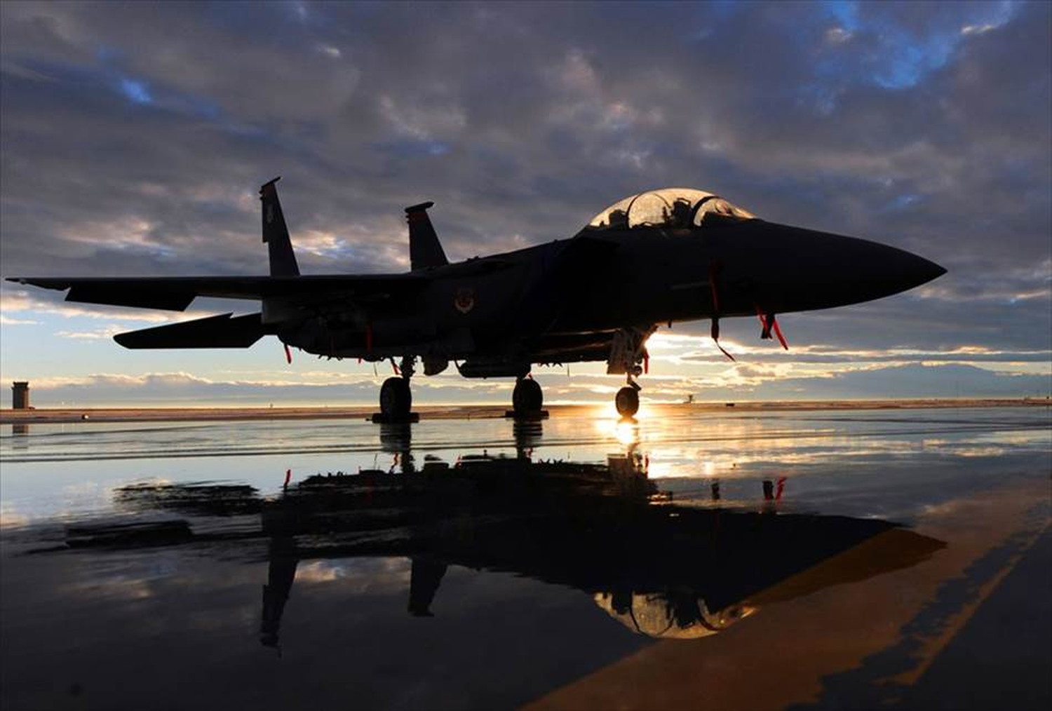 飛行機と戦闘機のポストカードとポスター用の写真です|著作権フリー