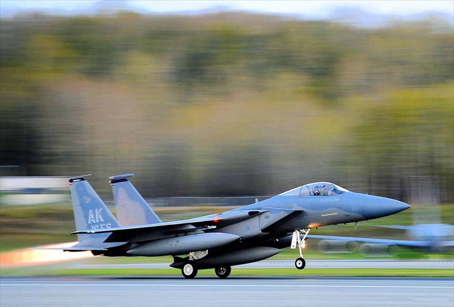 飛行機と戦闘機のポストカードとポスター用の写真です|著作権フリー