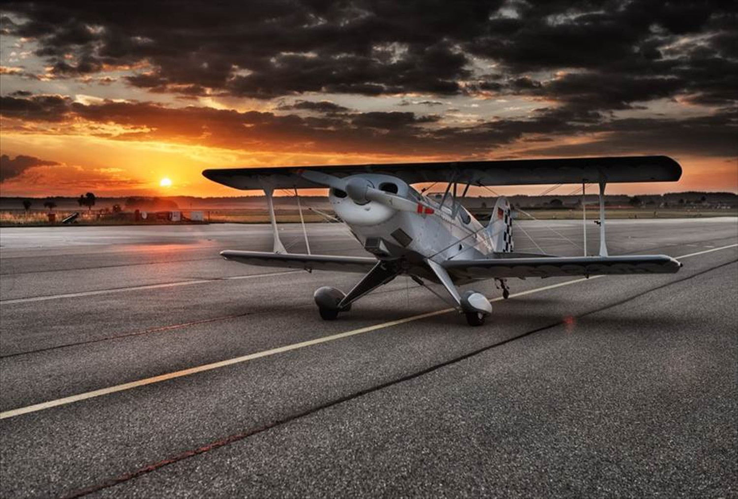 飛行機と戦闘機のポストカードとポスター用の写真です|著作権フリー