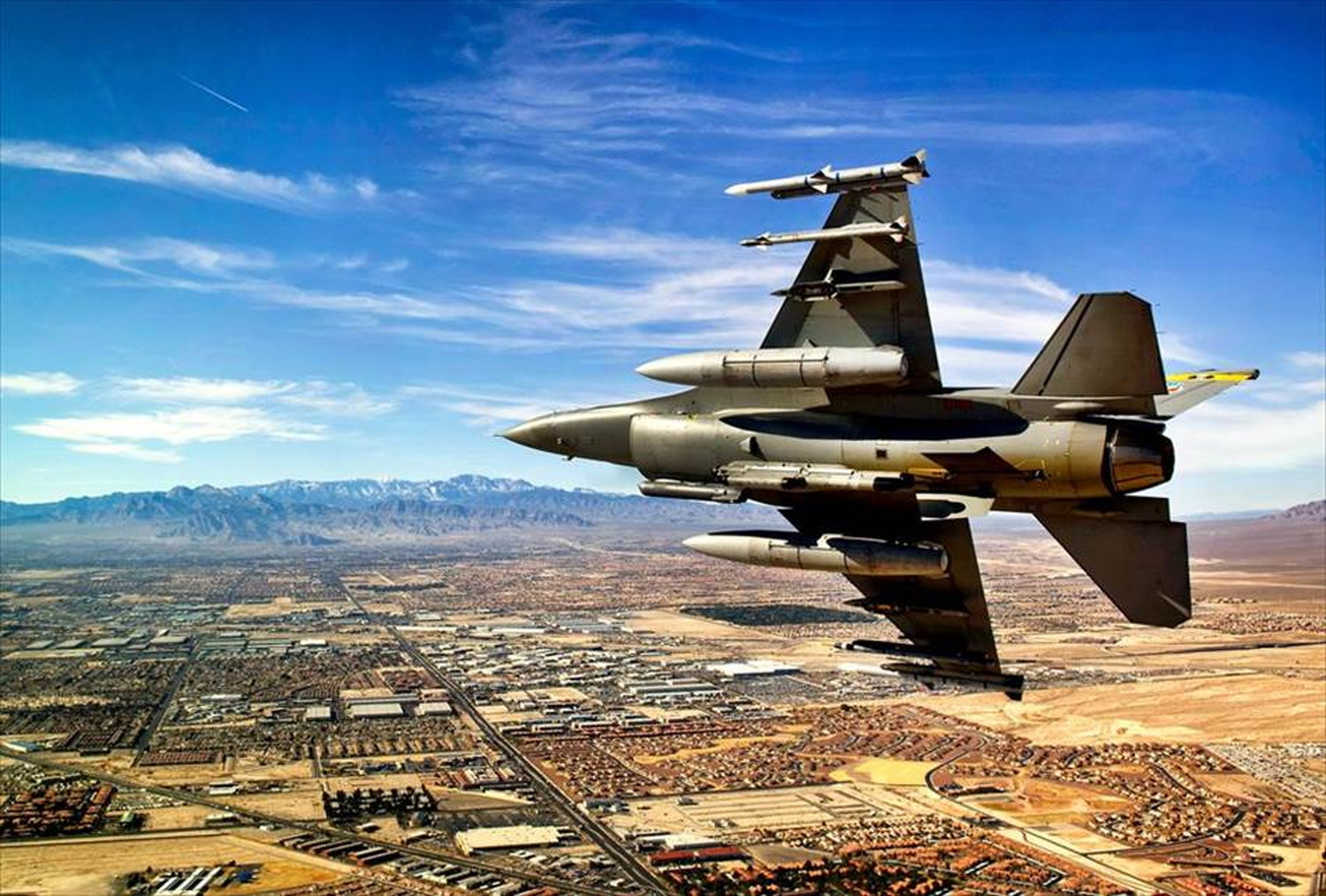 飛行機と戦闘機のポストカードとポスター用の写真です|著作権フリー