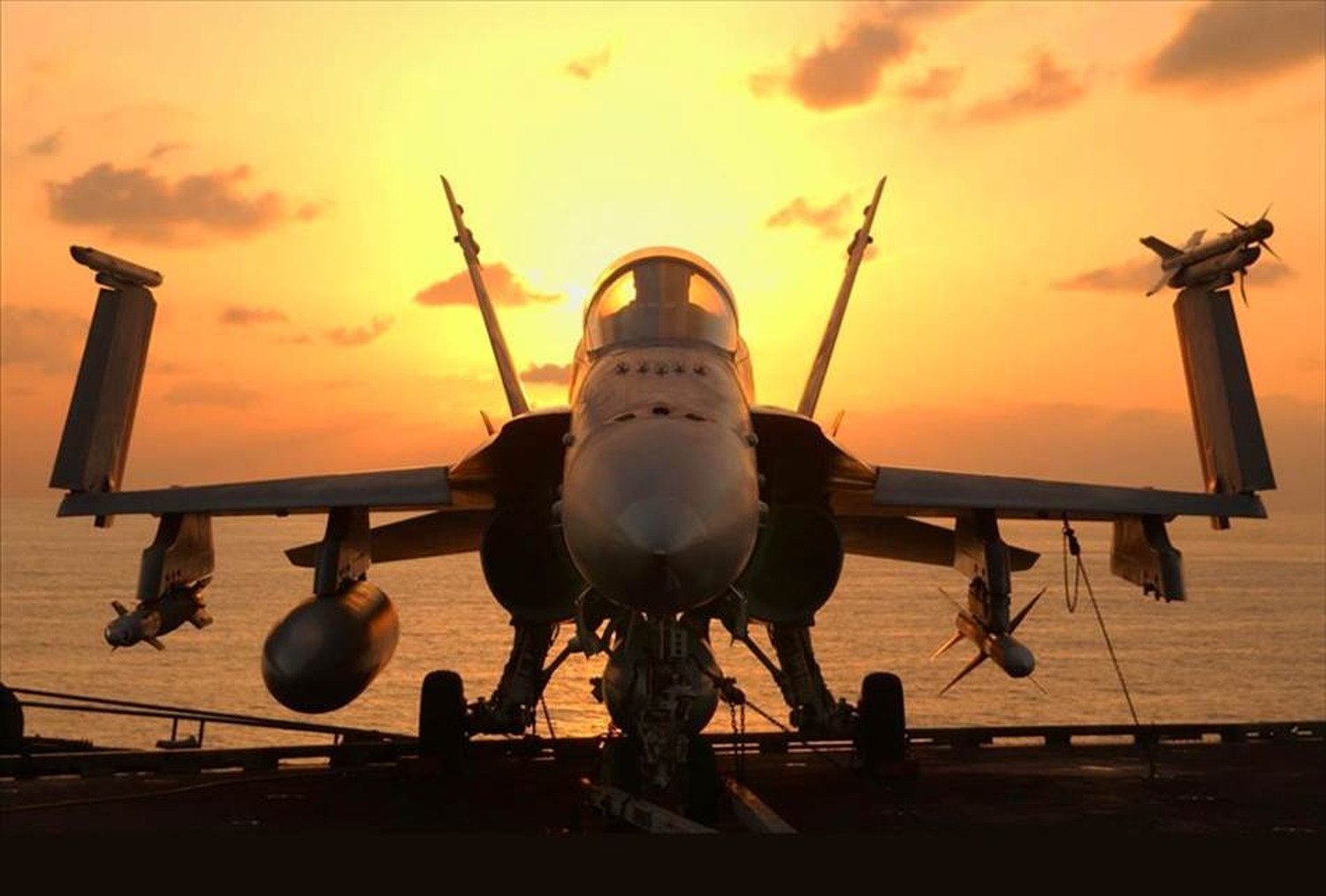 飛行機と戦闘機のポストカードとポスター用の写真です|著作権フリー