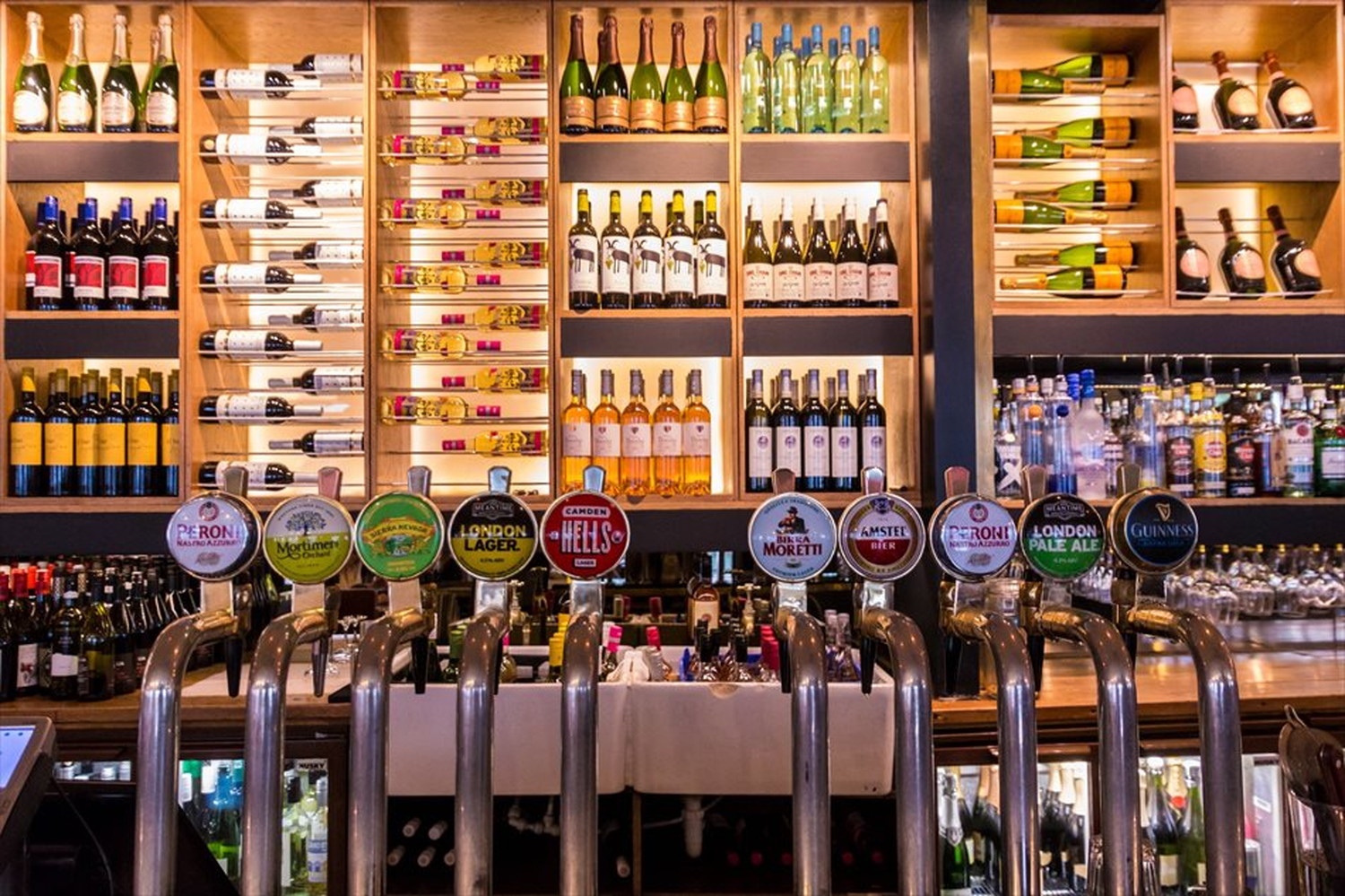 バーやレストラン及び食べ物のポストカードやポスター用の写真です|著作権フリー