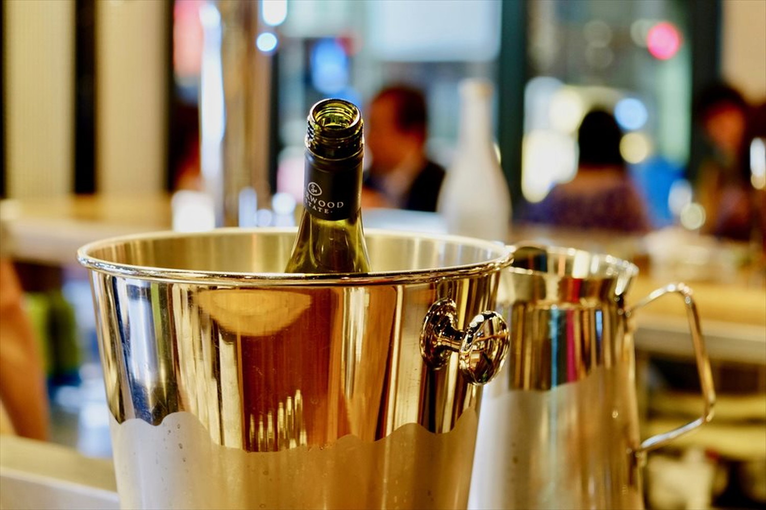 バーやレストラン及び食べ物のポストカードやポスター用の写真です|著作権フリー