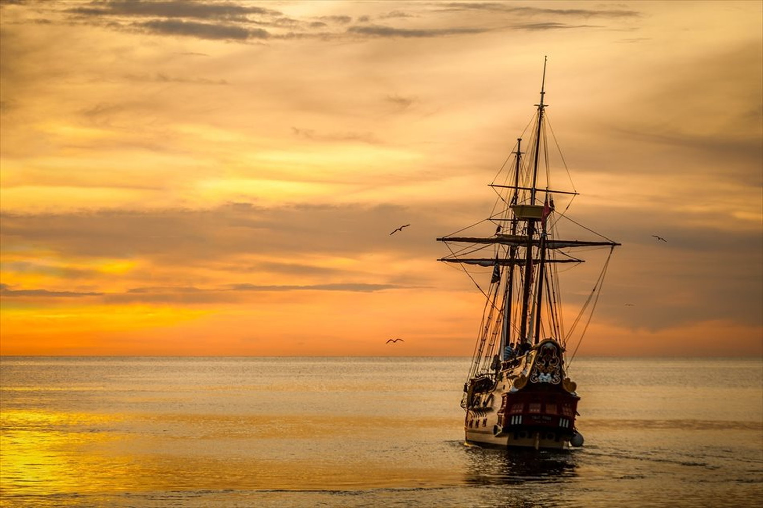 ボートやヨット、大型客船フェリーのポストカードやポスター用の写真です|著作権フリー
