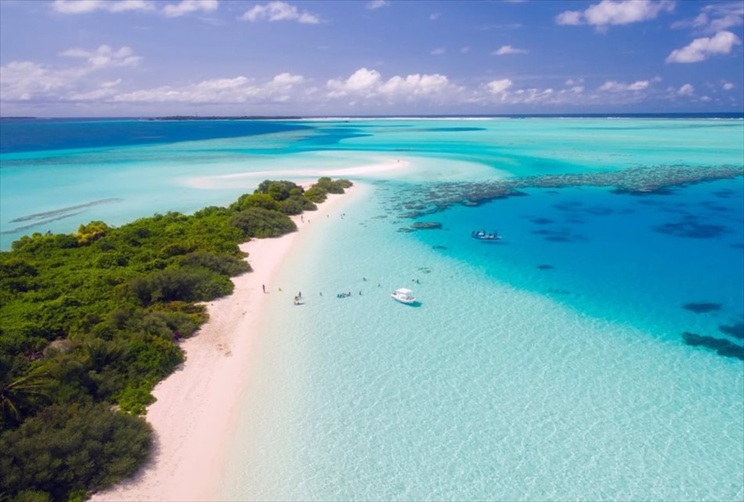 世界のビーチのポストカードやポスター用の写真です|著作権フリー