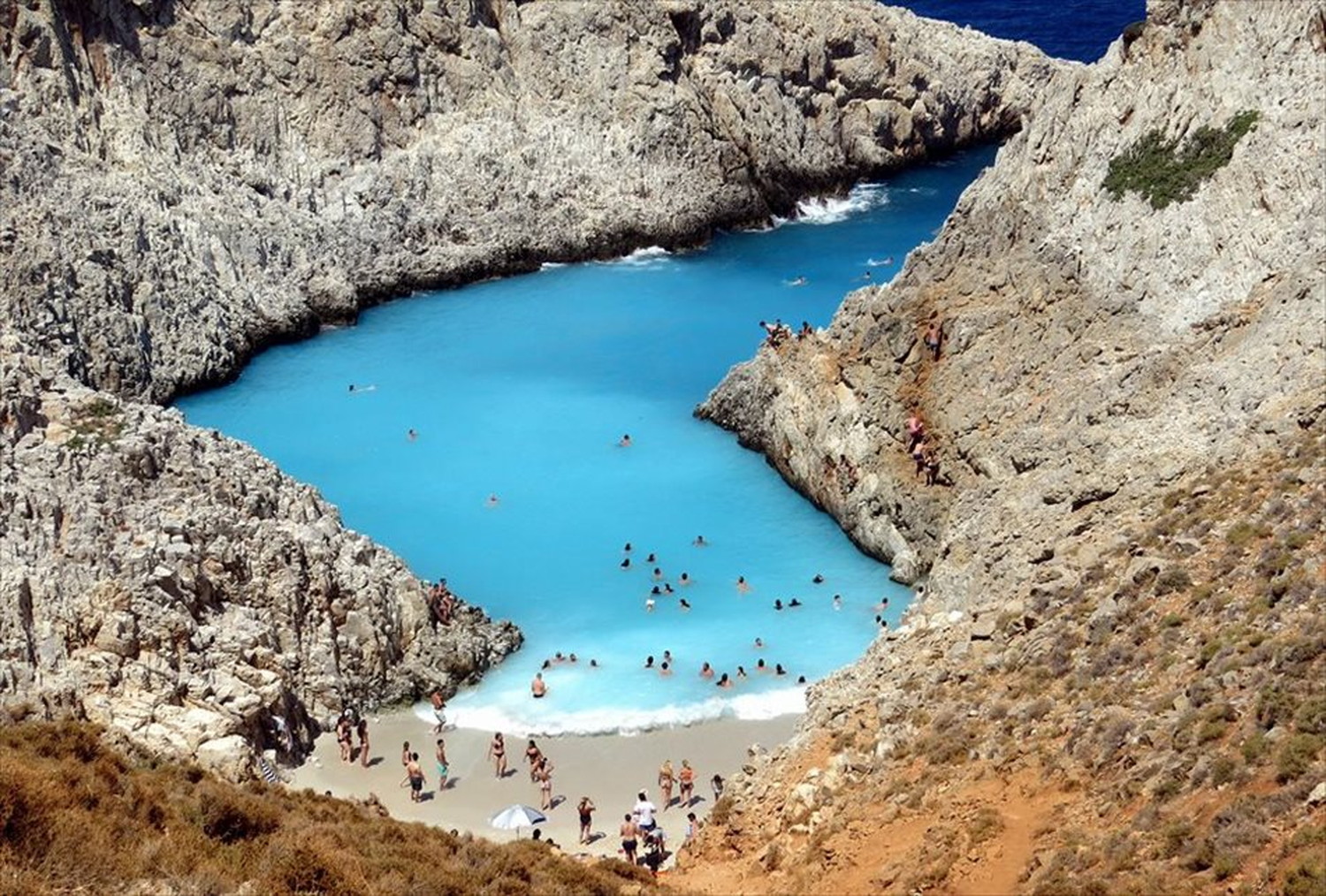 世界のビーチのポストカードやポスター用の写真です|著作権フリー