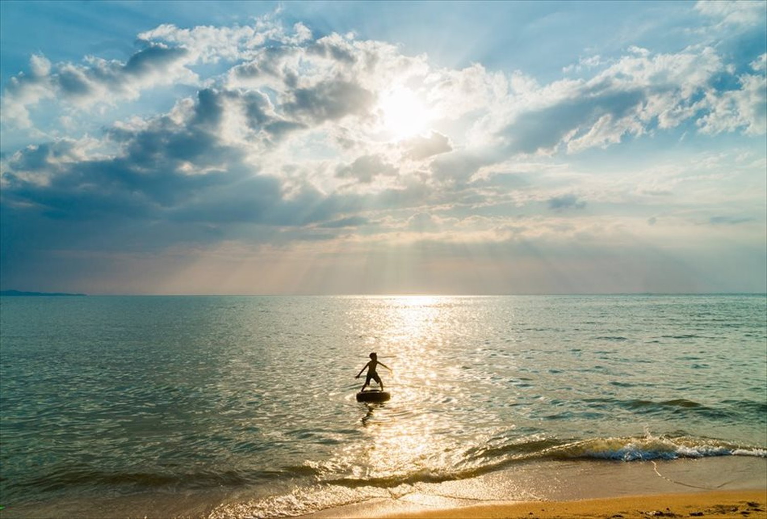 世界のビーチのポストカードやポスター用の写真です|著作権フリー