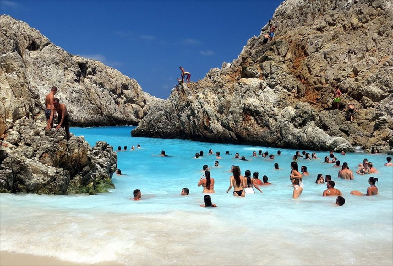 世界のビーチのポストカードやポスター用の写真です|著作権フリー