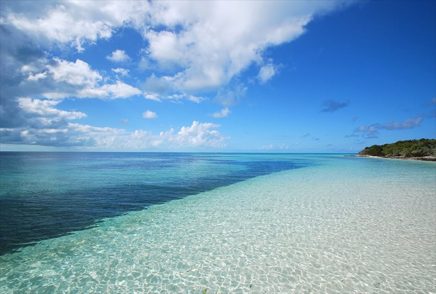 世界のビーチのポストカードやポスター用の写真です|著作権フリー